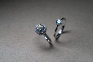 Solitaire vs Halo Engagement Ring: Which Style Is Right for You?